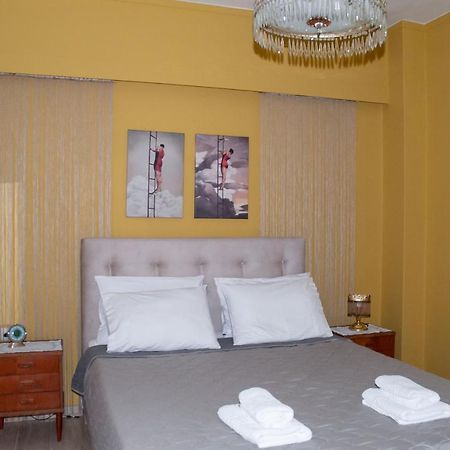 Mid Century Modern Apartment - Atelier Ancient Olympia ภายนอก รูปภาพ