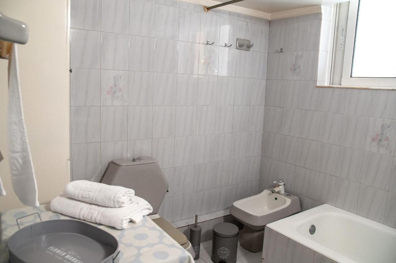 Mid Century Modern Apartment - Atelier Ancient Olympia ภายนอก รูปภาพ