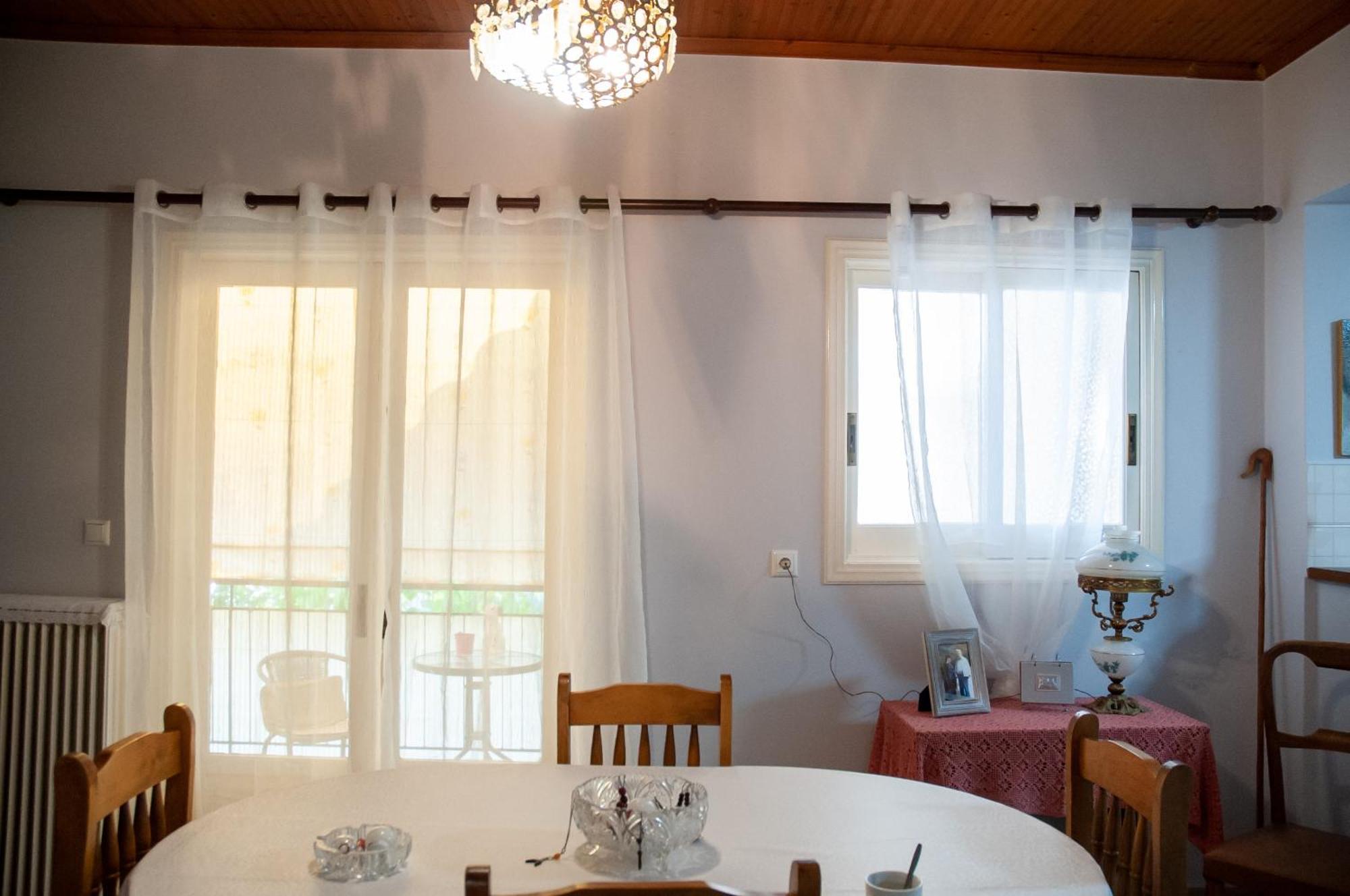 Mid Century Modern Apartment - Atelier Ancient Olympia ภายนอก รูปภาพ