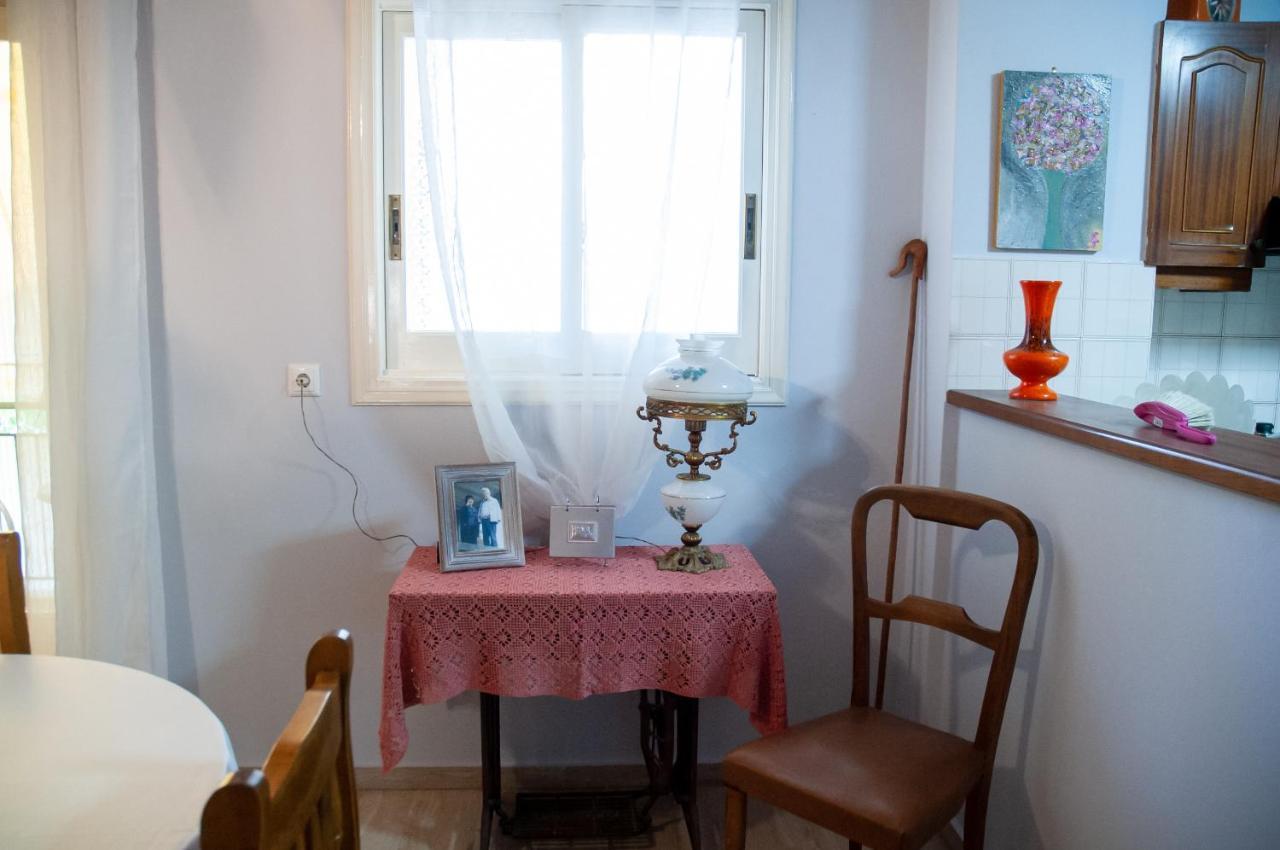 Mid Century Modern Apartment - Atelier Ancient Olympia ภายนอก รูปภาพ